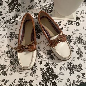 Last chance! SPERRY leather and white Patent top siders